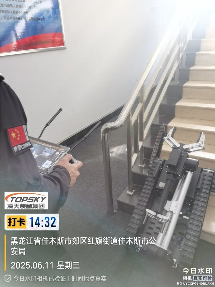 1762150772778241.jpg 排爆機器人單擺臂驗收.jpg